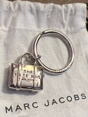 MARC JACOBS The Tote Silvertone KeyRing NEW